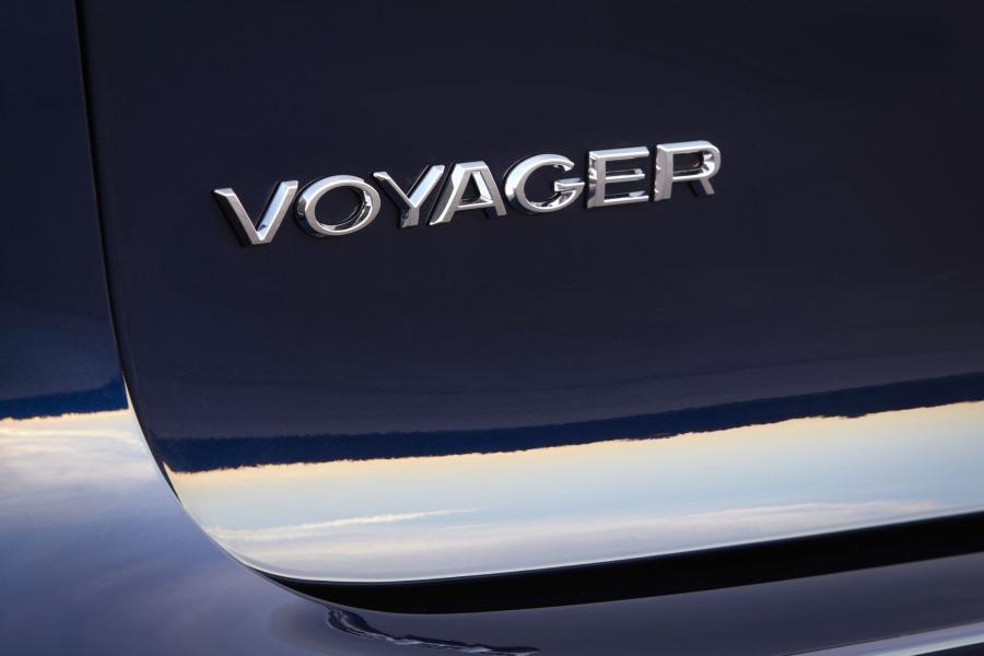 Логотип Chrysler Voyager (RU) 2019 года  (фото 9 из 11)